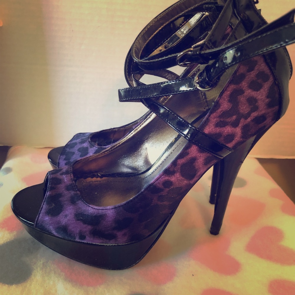 Women’s black and purple cheetah print heels 7 1/2